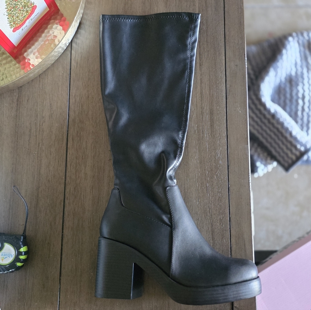 Soda Black Heeled Boots